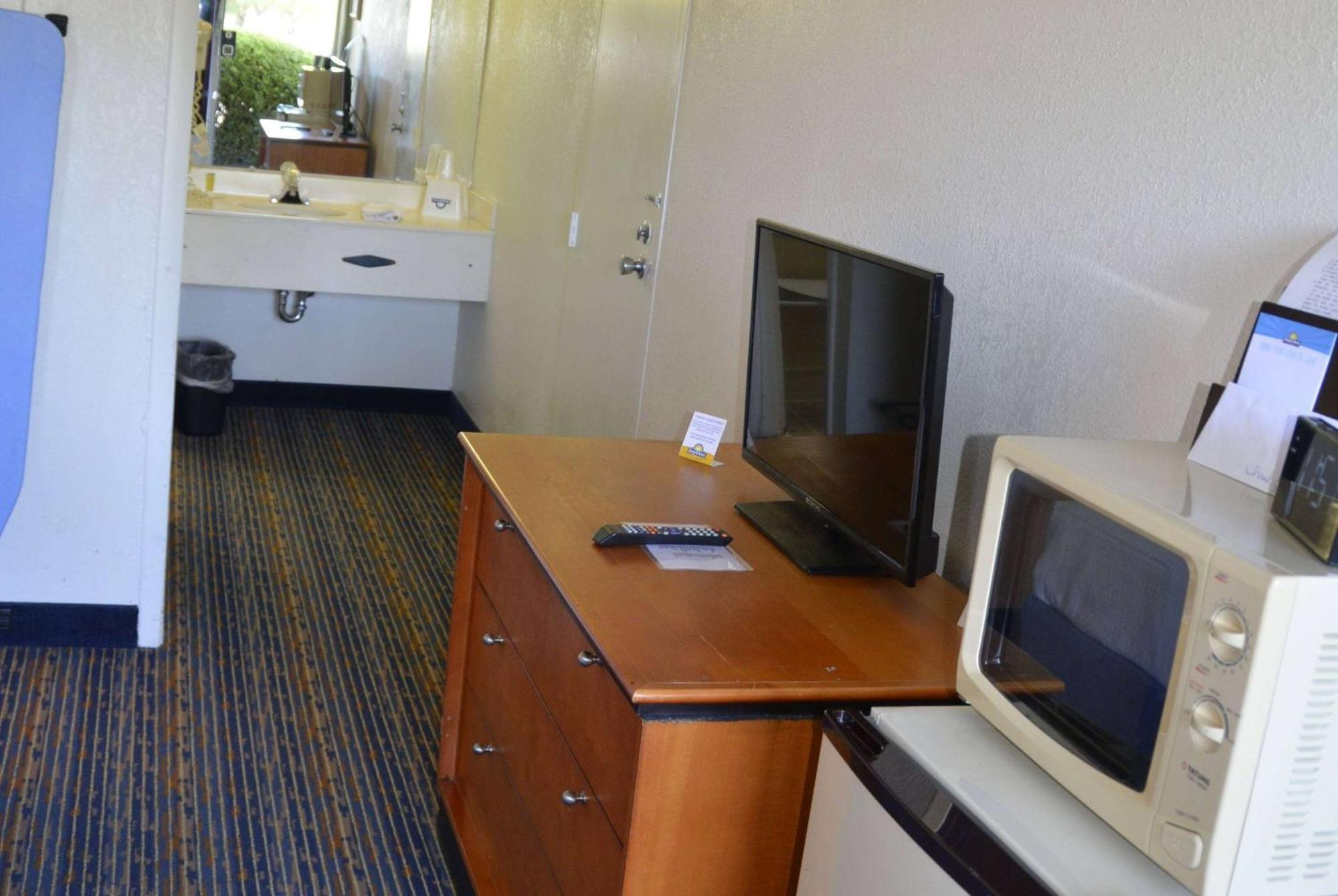 Days Inn By Wyndham Luray Shenandoah Экстерьер фото