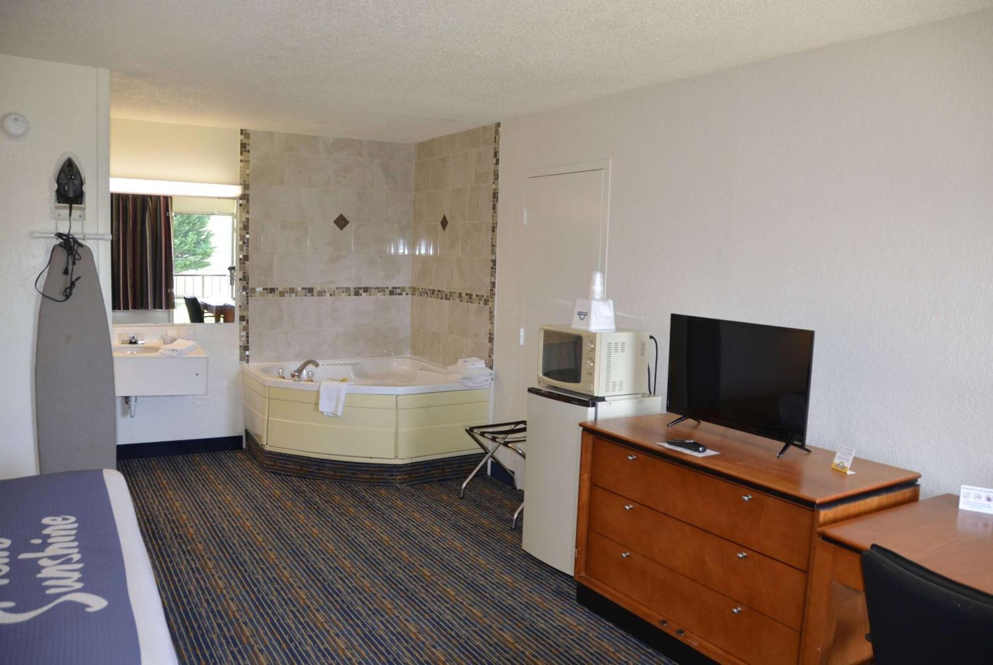 Days Inn By Wyndham Luray Shenandoah Экстерьер фото