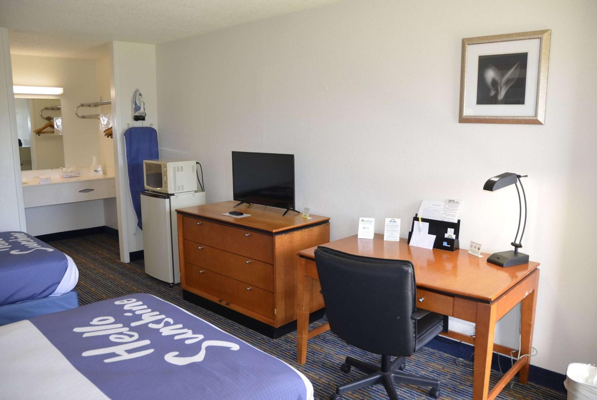 Days Inn By Wyndham Luray Shenandoah Экстерьер фото