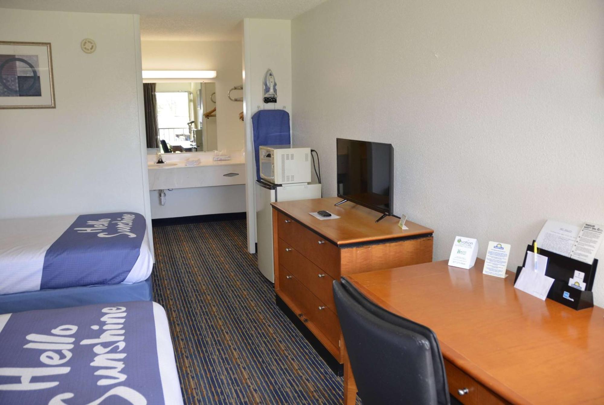 Days Inn By Wyndham Luray Shenandoah Экстерьер фото