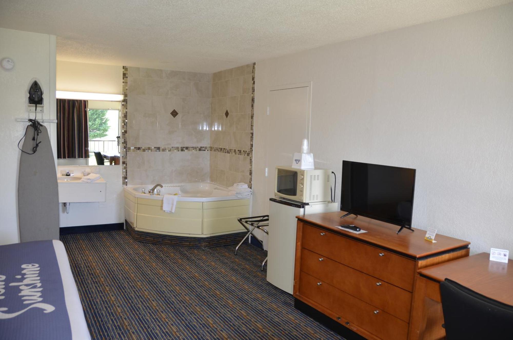 Days Inn By Wyndham Luray Shenandoah Экстерьер фото